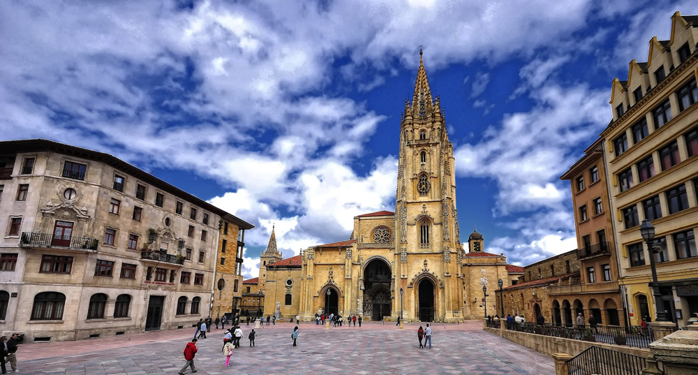 Las 5 plazas más bonitas de España que tienes que visitar viajando en AVE 5